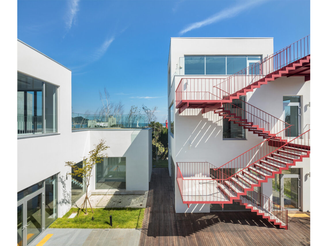 Wind Guard Building WIND FENCE - World Buildings Directory | Architecture Search Engine